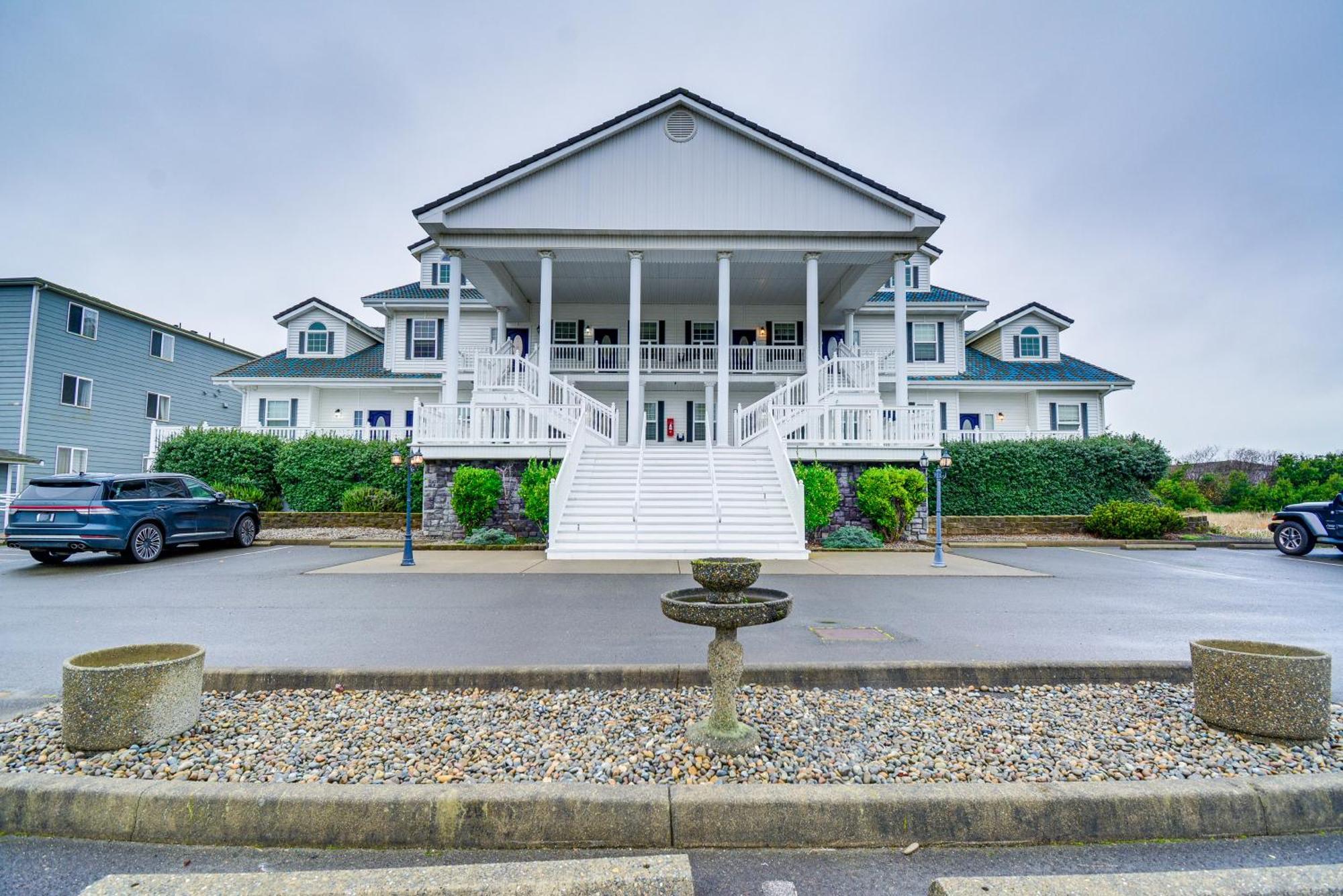 Ocean Shores Condo Rental With View - Walk To Beach! Exterior photo